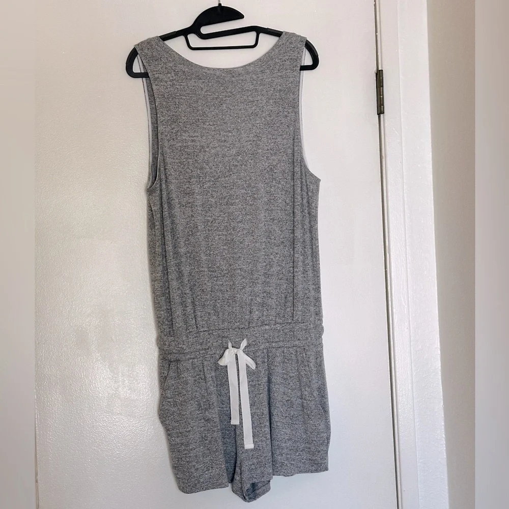 NWT Aritzia Wilfred Free Izabel Romper in Heather White Gray Size M - Picture 3 of 8